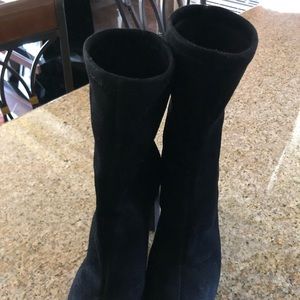 VINCE CAMUTO Very pretty boots 👢👢